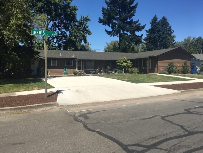 Building Photo - Two Bedroom Flat in North Salem Unit 4007