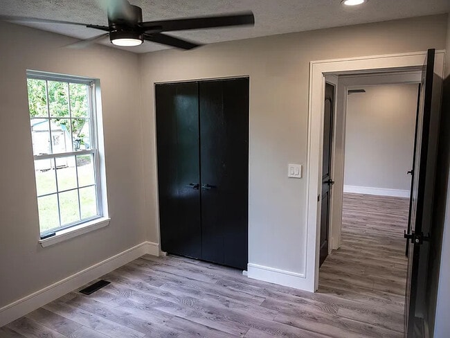 Photo - 916 E Dixon St