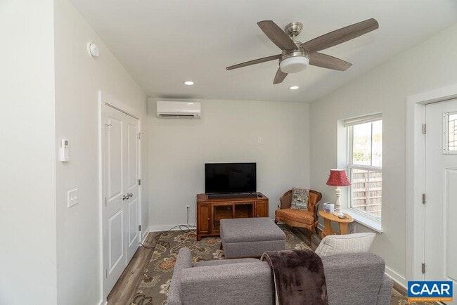 Photo - 1403 Burgess Ln