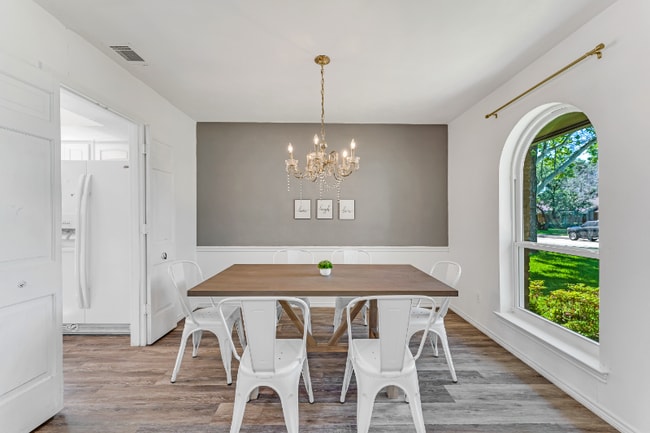 Photo - 1614 Woodcrest Ln