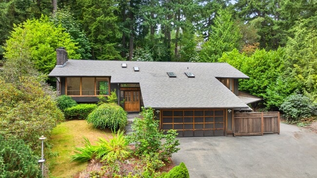 Building Photo - Mid-Century Gem with Hot Tub, Large Deck, and Bonus Rooms in Issaquah – 4 Bed, 3 Bath, 2,940 Sq Ft