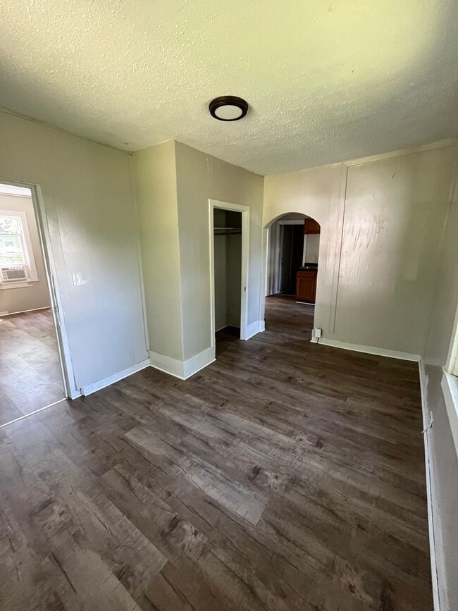 Photo - Available now! – 2 Bed / 1 Bath Home in Nevada, MO