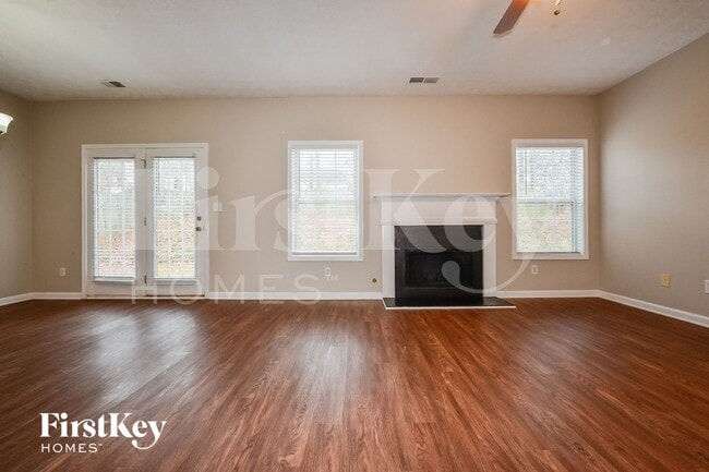 Photo - 740 Winbrook Dr