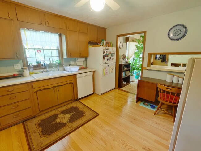 Photo - FULLY FURNISHED 5 BEDROOM HOME!!!