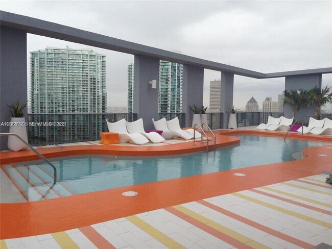 Photo - 31 SE 6th St Unidad 405