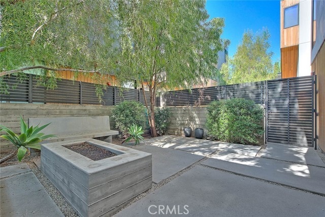 Photo - 1825 N Kenmore Ave