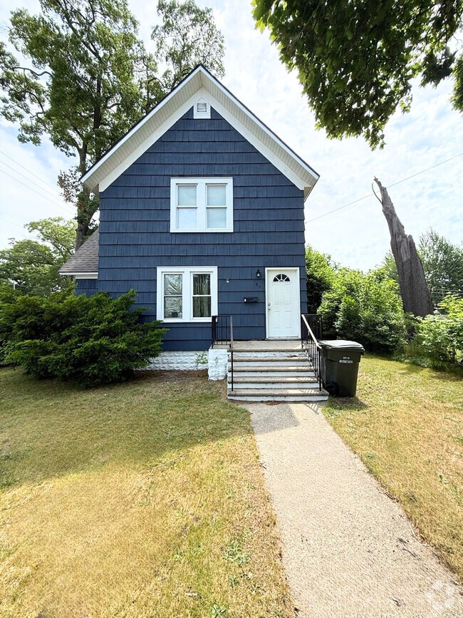Building Photo - 1500 Jiroch St Rental