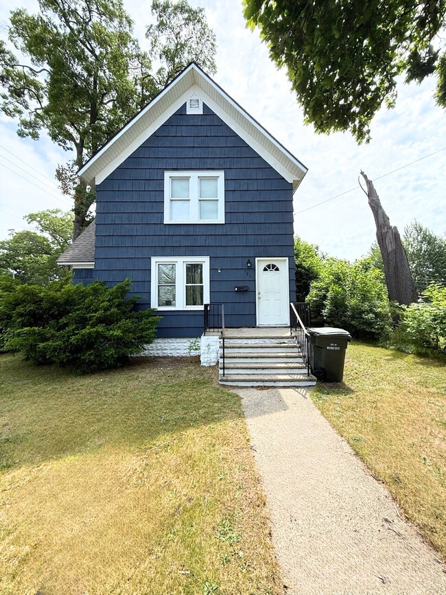 Photo - 1500 Jiroch St House