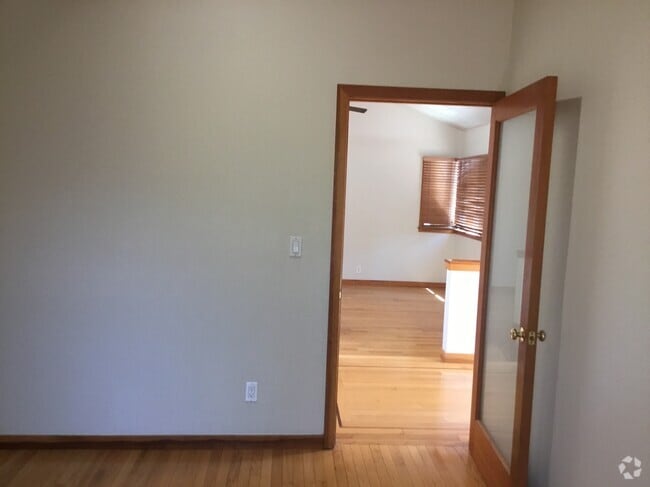 Building Photo - 710 S Fremont St Rental
