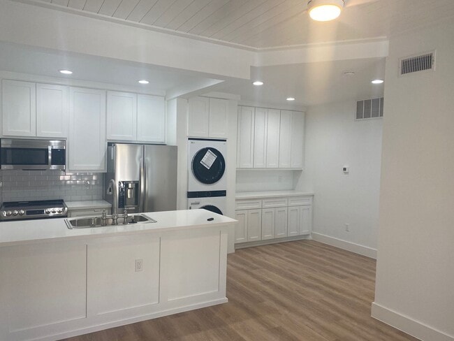 Photo - Marina Pointe One Bedroom Unit Unidad 093-921 Marina Pointe #121