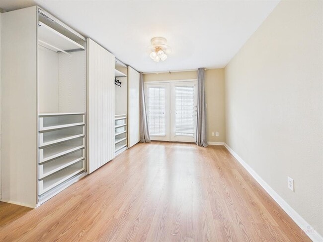 Photo - 7685 Northcross Dr Unit 208