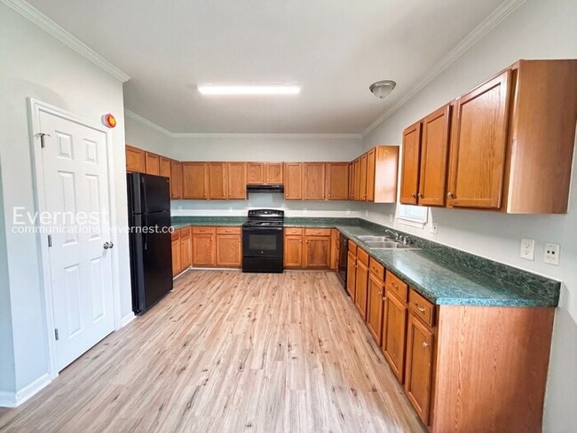 Photo - 841 Ridge Ave NW