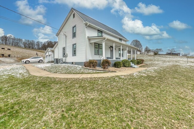 Photo - 5 Bedroom / 3.5 Bath Home Blountville, TN