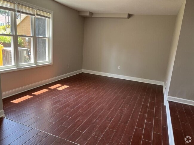 Building Photo - 1445 Chatham Ct Rental