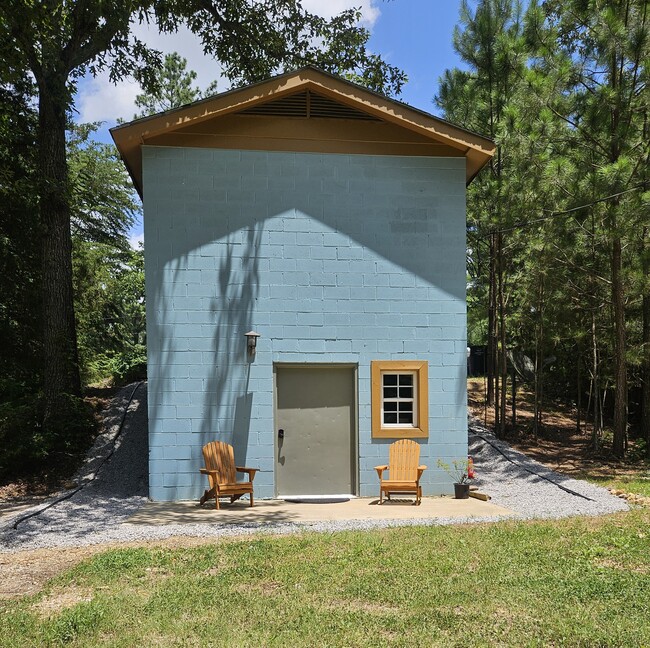 Building Photo - D'Camp Unit DNature Studio