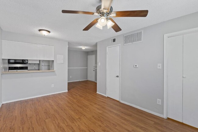 Building Photo - 4105 Speedway Unit 202 Rental