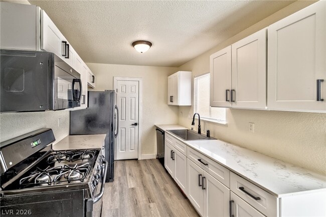 Photo - 3757 Longfellow St