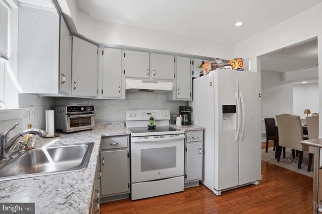 Photo - 102 Eaton Dr