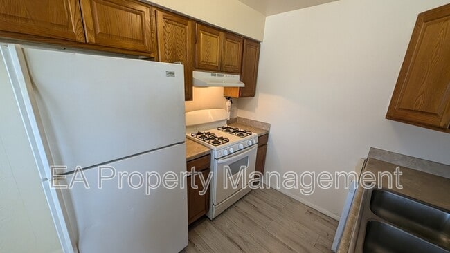 Photo - 812 Chelwood Park Blvd NE