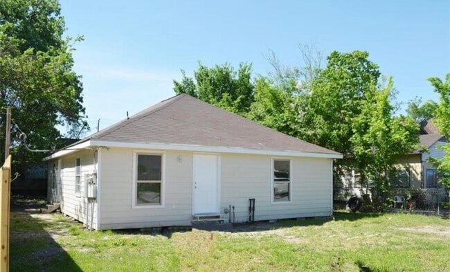 Building Photo - 7318 Laredo St