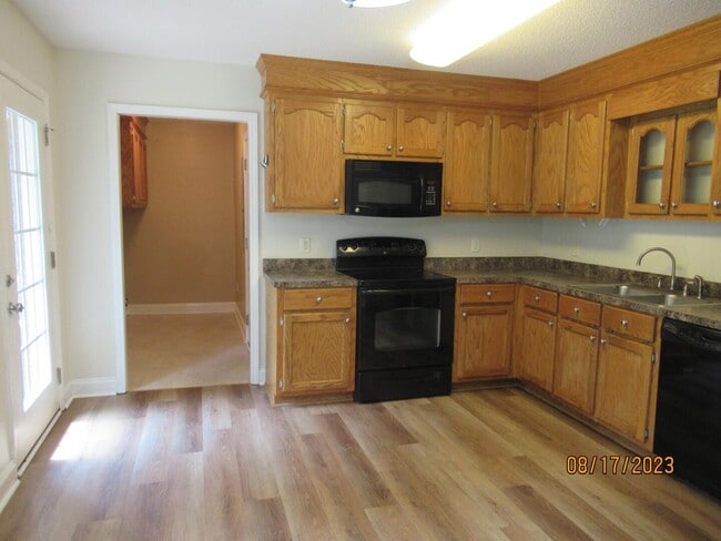 Photo - 4690 Great Oak Cir