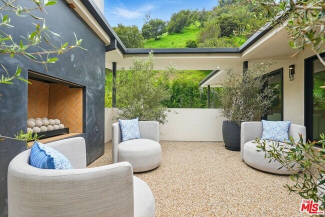 Building Photo - 913-913 1/2 N Beverly Glen Blvd Rental