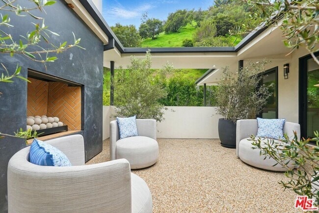 Building Photo - 913-913 1/2 N Beverly Glen Blvd Rental