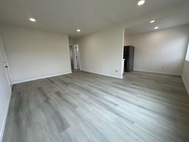 Photo - Newly Remodeled - 2 Bedroom/1 Bath...Downs... Apartment Unit 4