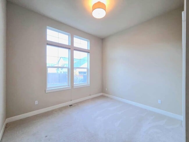 Photo - Large 3 bedroom, 3 bath newer build in sought after East Wenatchee neighborhood!