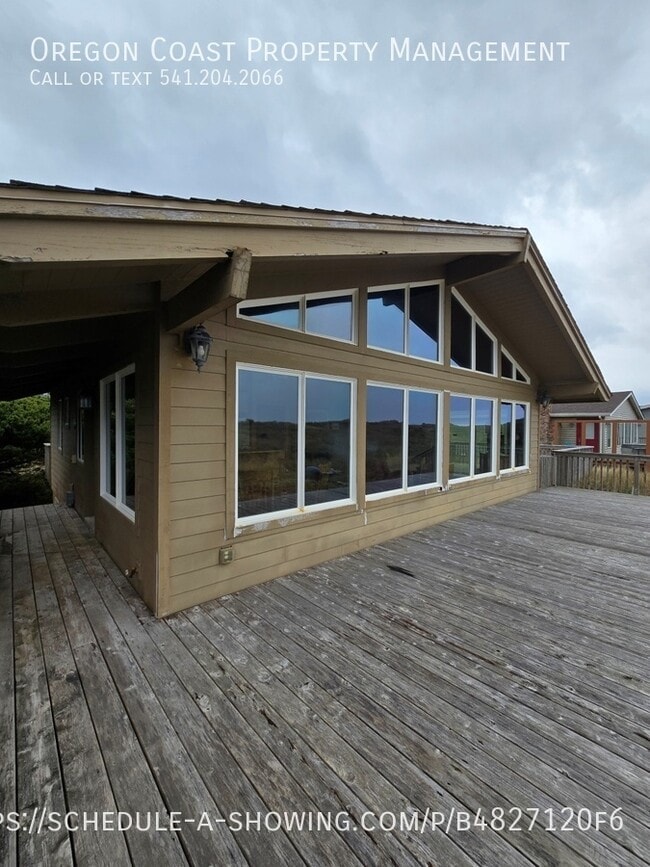 Photo - 1902 NW Oceania Dr