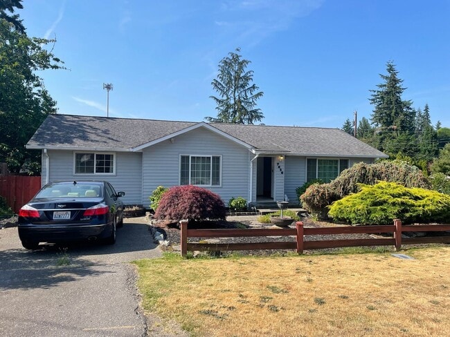 2 BR/1.75 BA home in Edmonds - 2 BR/1.75 BA home in Edmonds