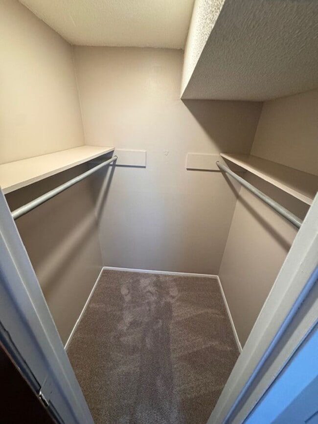 Photo - The Oaks Apartments