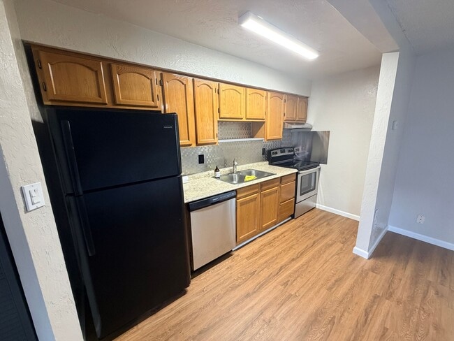 Photo - Updated 2-Bedroom Apartment | Prime Lakeland Location | Near Downtown & Hospitals Unit 729