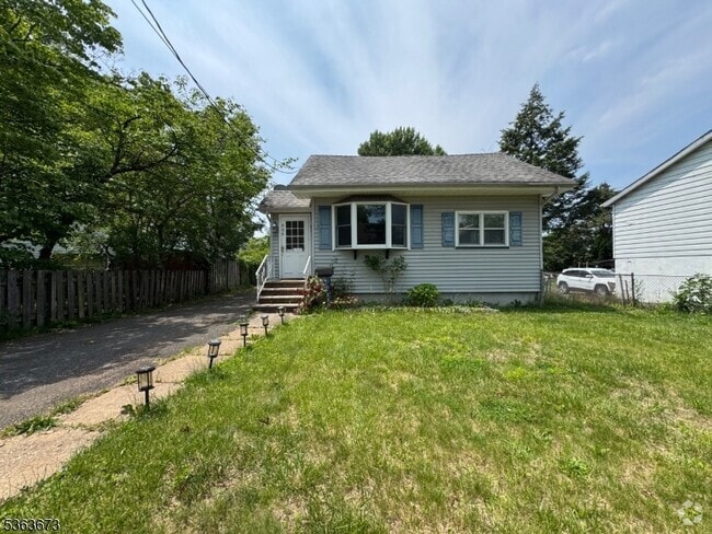 Building Photo - 636 Linden Ave Rental