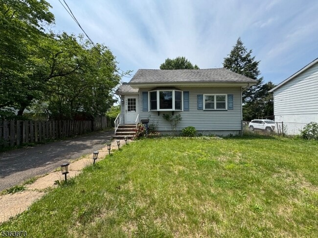 Building Photo - 636 Linden Ave Rental