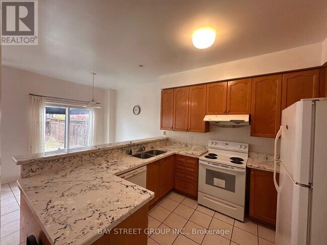 Photo - 70 Warren Bradley St