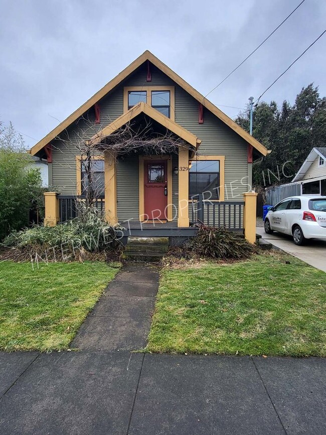 Photo - Super Cute 3bedroom Craftsman Style Home w/Hardwoods, Fenced Yard and Garbage Included!