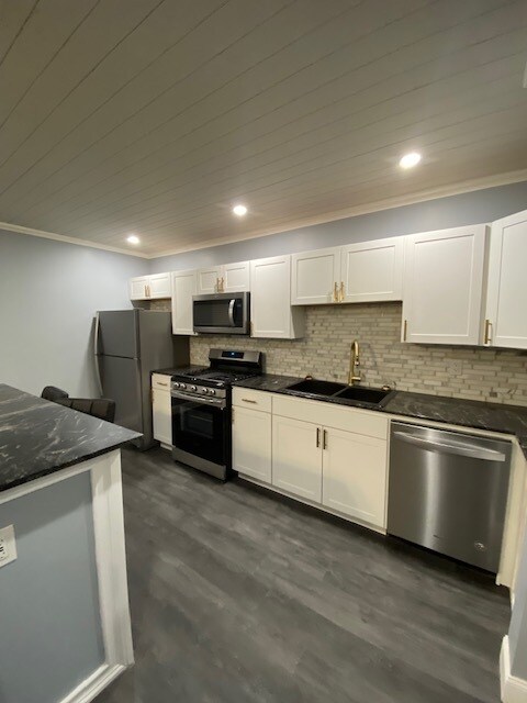 Photo - 1924 E Genesee St