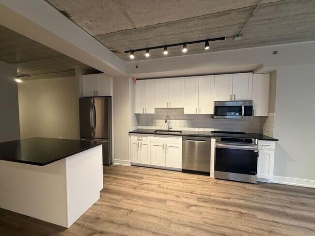 Photo - 952 W Carmen Ave Unit 202