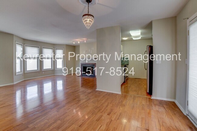 Photo - Riverview - Stunning 2 bed 2 bath Townhouse Great Location