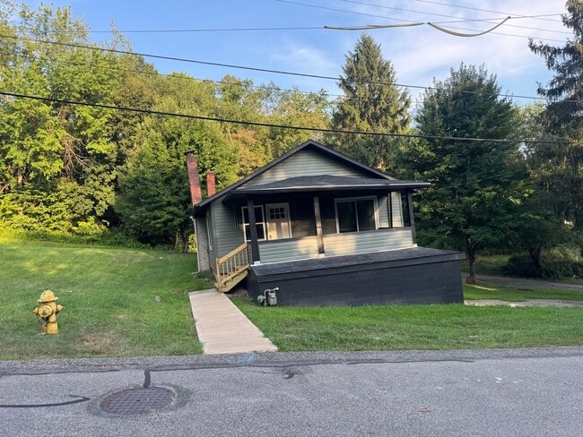 Building Photo - 2 Bedroom 1 Bathroom House For Rent