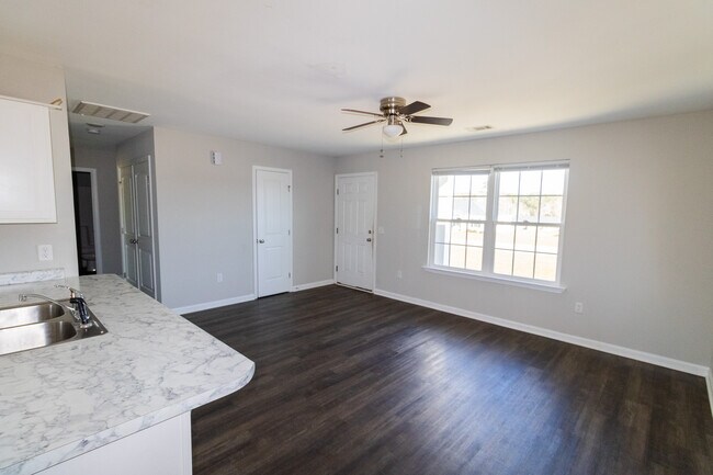 Photo - 218 Evans Ter