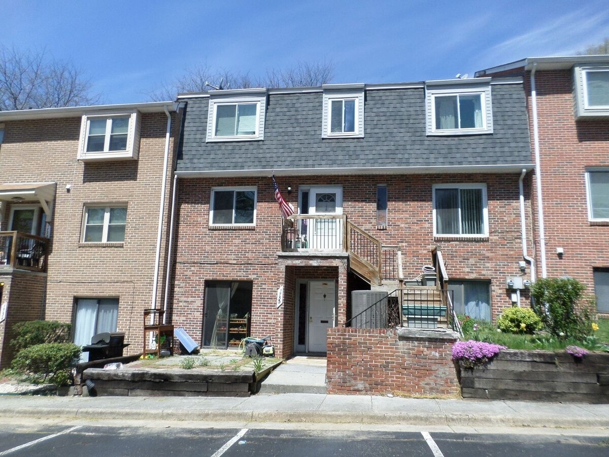 Photo - 1735 Donlee Dr