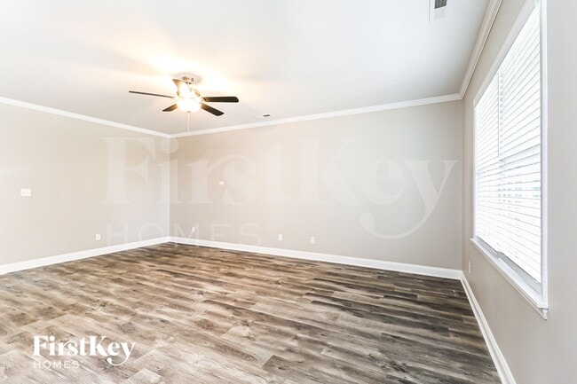 Photo - 5602 Falkland Lane
