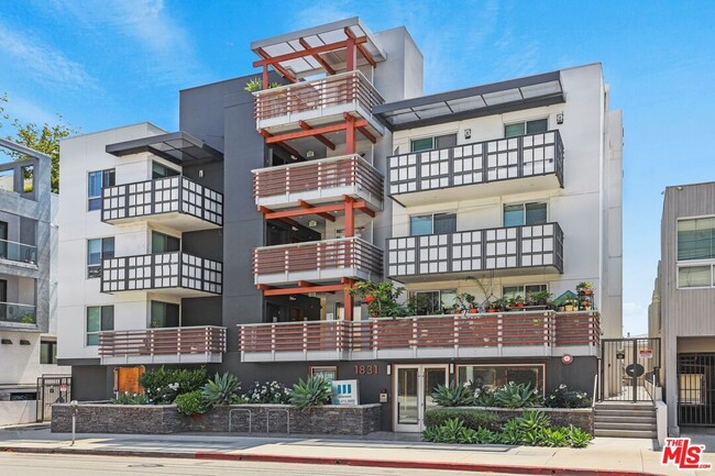 Building Photo - 1831 Sawtelle Blvd Unit ph8 Rental