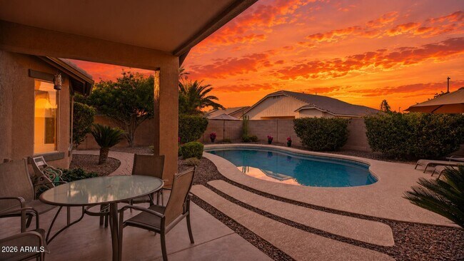 4424 E Palmdale Ln
