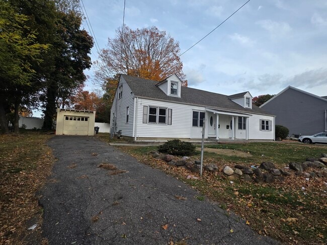 Building Photo - 62 Pond Point Ave