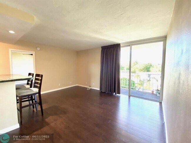 Photo - 1050 SE 15th St Unit 409