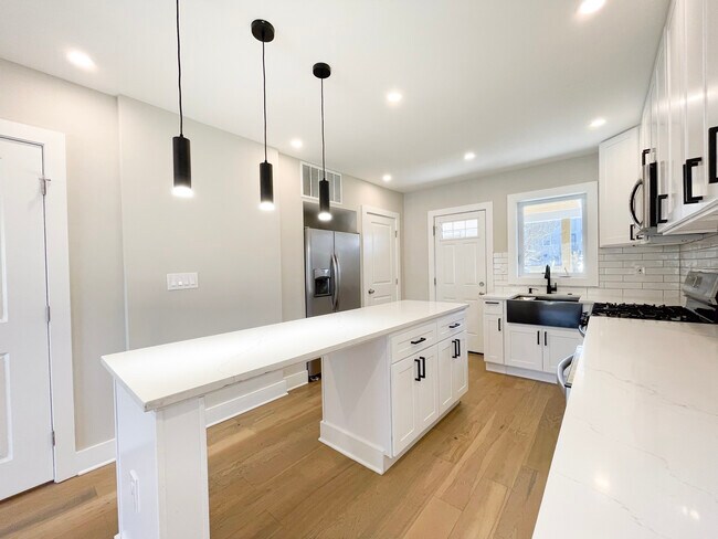 Photo - 1267 Emerson St NE