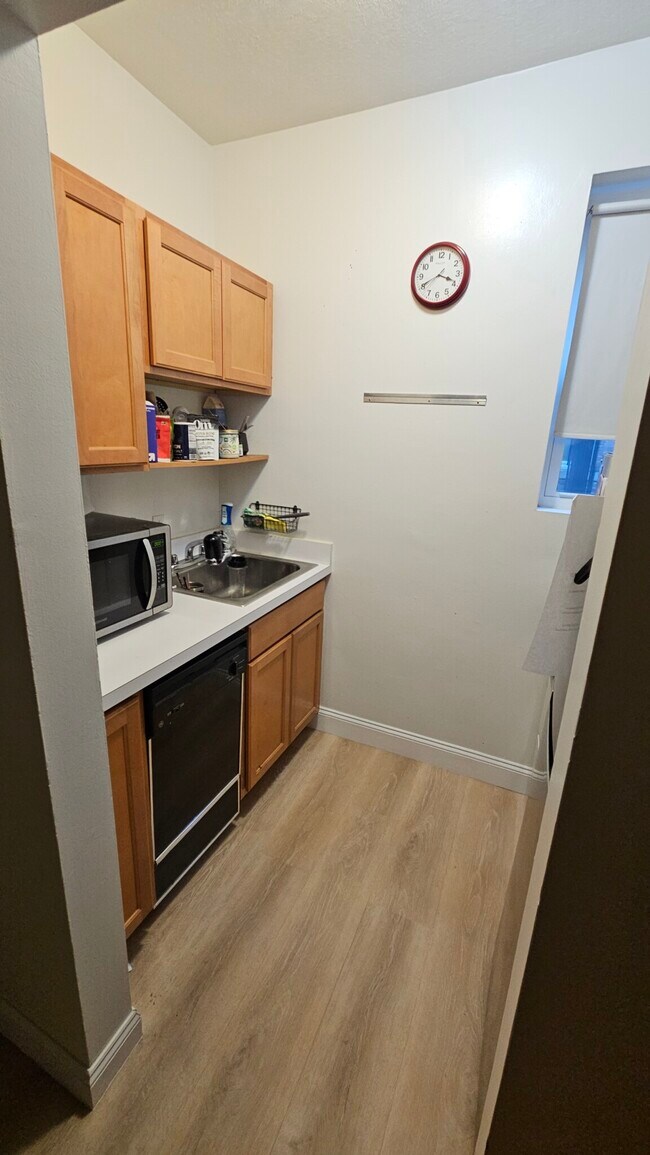 Building Photo - 121 Jersey St Rental